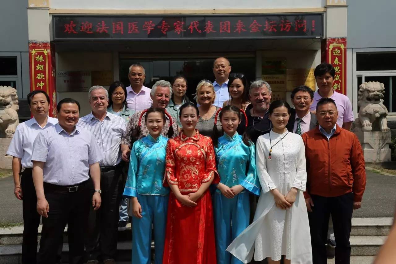 法國友人體驗(yàn)中國茶文化
